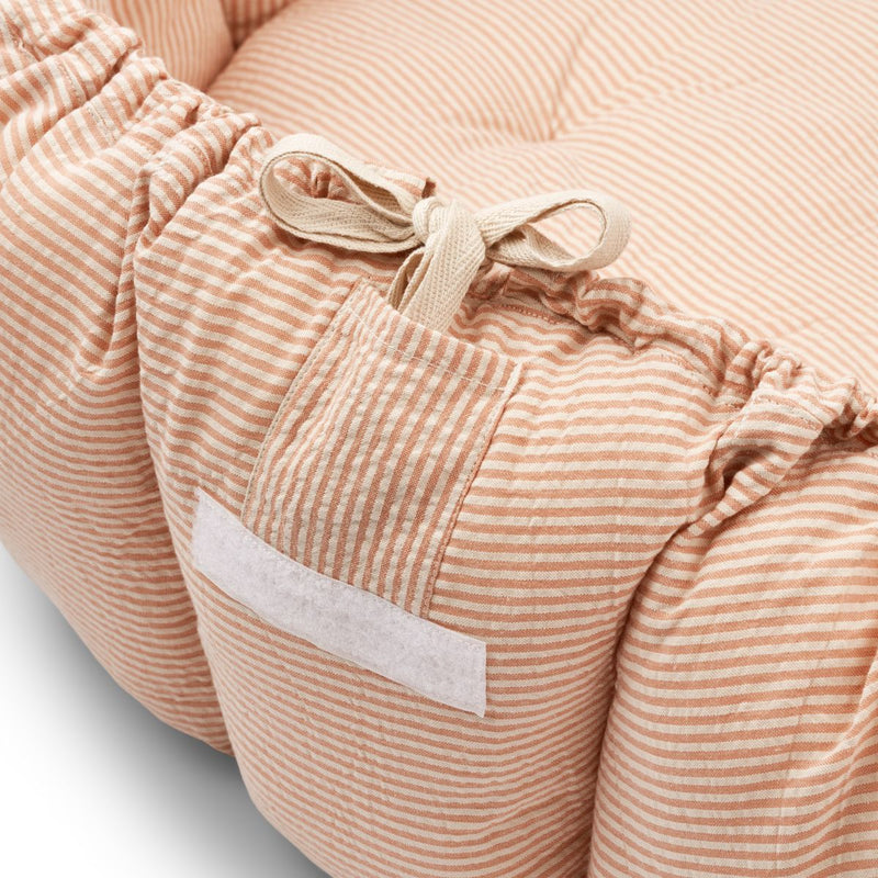 Liewood Ola Baby-Aktivitätsnest - Y/D Stripe Tuscany rose / Sandy - Baby nest